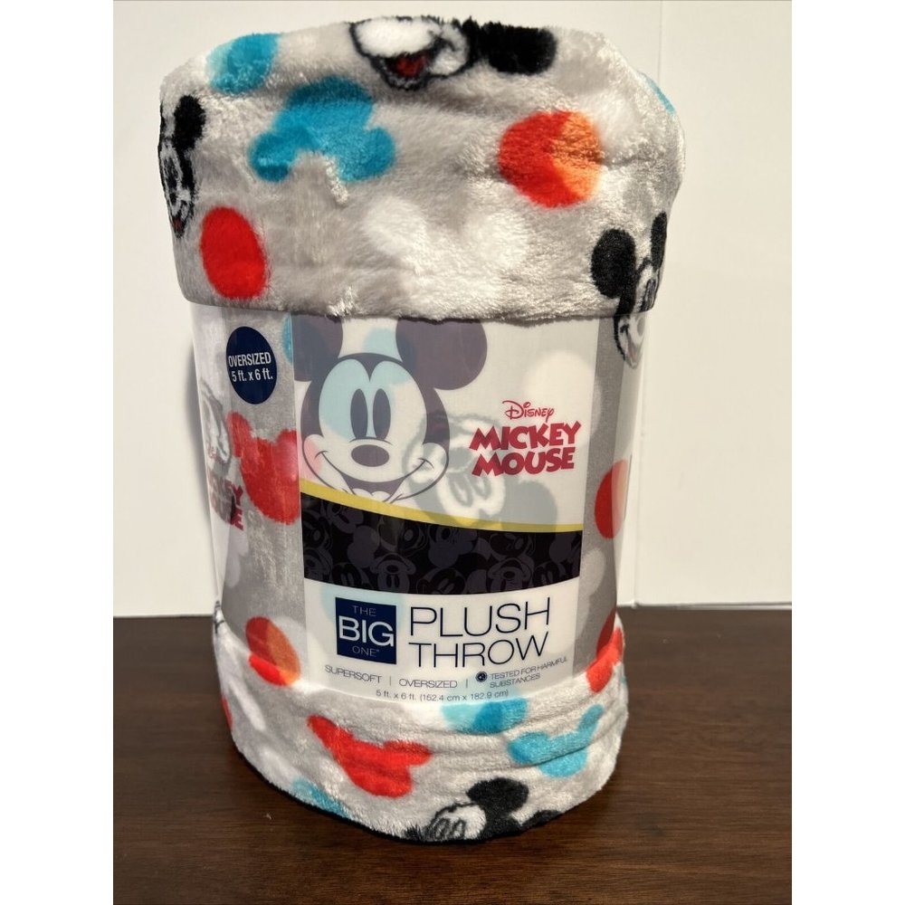 THE BIG ONE MICKEY MOUSE DESIGN 5' X 6' OVERSIZED SUPERSOFT PLUSH THROW
